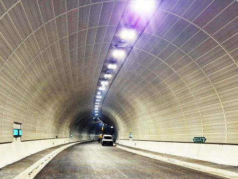 Konovo Tunnel: Hermi Fast Klick® Cable Trays
